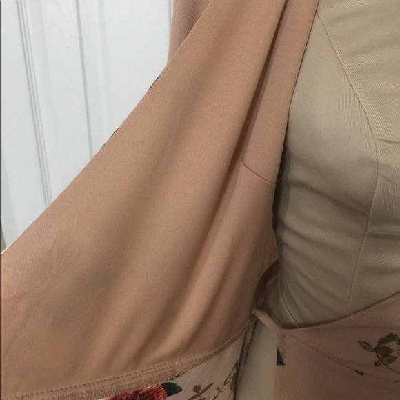 LAST ONE 💕HP 5/1 Floral Wrap Dress - Picture 5 of 5